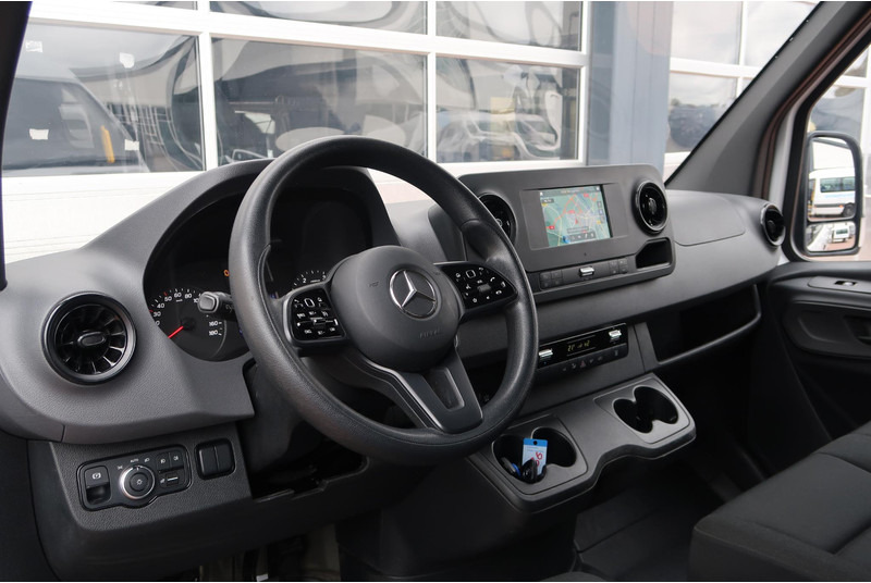 Mercedes-Benz Sprinter 319 CDI V6 L2H2 Mercedes-Benz Sprinter 319 CDI L2H2 AUT/ CAMERA/ LED/ CRUISE/ CLIMA/ STANDKACH - Mali kombi: slika 2 Mercedes-Benz Sprinter 319 CDI V6 L2H2 Mercedes-Benz Sprinter 319 CDI L2H2 AUT/ CAMERA/ LED/ CRUISE/ CLIMA/ STANDKACH - Mali kombi: slika 2