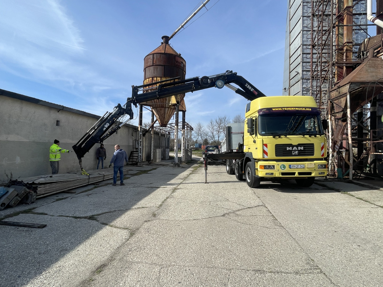 MAN F2000 413 6x2 Manual CRANE Hiab 330+jib 90 21m - Tegljač: slika 2 MAN F2000 413 6x2 Manual CRANE Hiab 330+jib 90 21m - Tegljač: slika 2