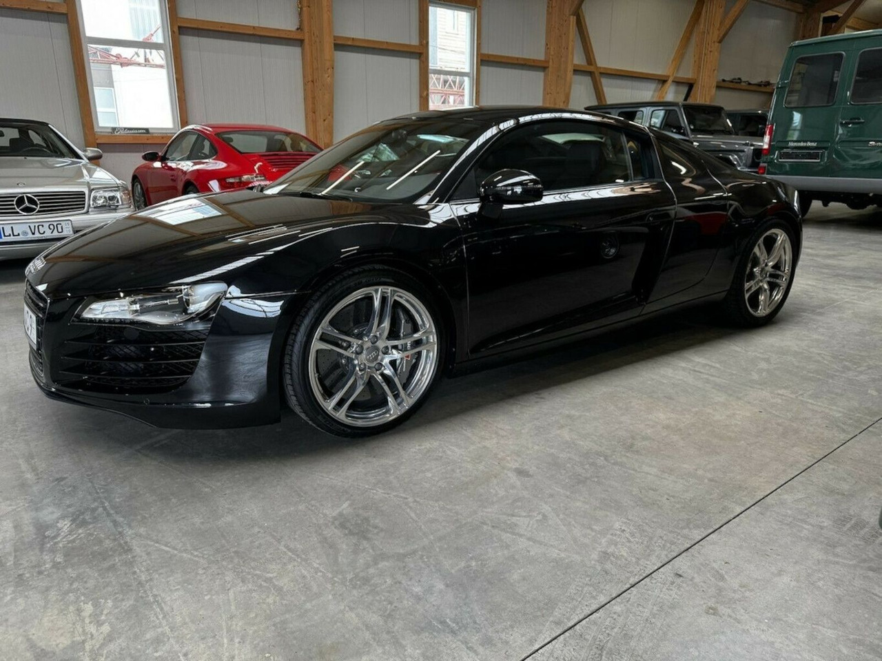 Audi R8 4.2 FSI V8 quattro Coupé Neuzustand - Coupe: slika 2 Audi R8 4.2 FSI V8 quattro Coupé Neuzustand - Coupe: slika 2