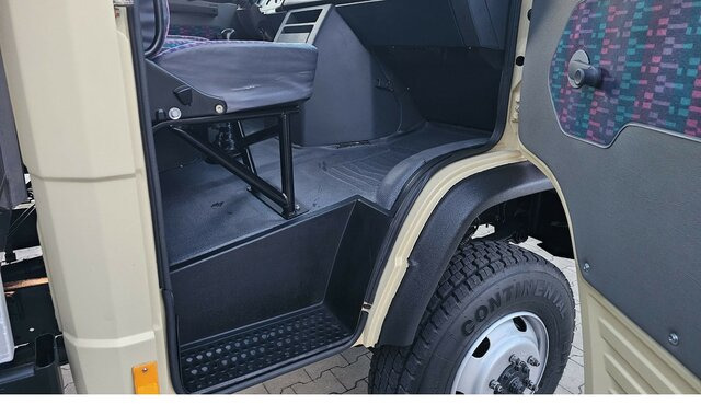 MERCEDES-BENZ 814 D T2 Vario 4x4 Allrad Topzustand! - Dostavno vozilo s ravnom platformom: slika 4 MERCEDES-BENZ 814 D T2 Vario 4x4 Allrad Topzustand! - Dostavno vozilo s ravnom platformom: slika 4