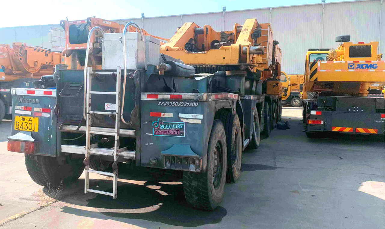 XCMG 1200ton QAY1200 used hydraulic all terrain crane - Autokran za sve terene: slika 4 XCMG 1200ton QAY1200 used hydraulic all terrain crane - Autokran za sve terene: slika 4