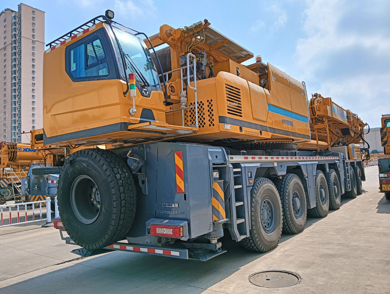 XCMG Manufacturer Second Hand Hydraulic Crane XCA600 600 Ton All Terrain Cranes Price - Autokran za sve terene: slika 4 XCMG Manufacturer Second Hand Hydraulic Crane XCA600 600 Ton All Terrain Cranes Price - Autokran za sve terene: slika 4