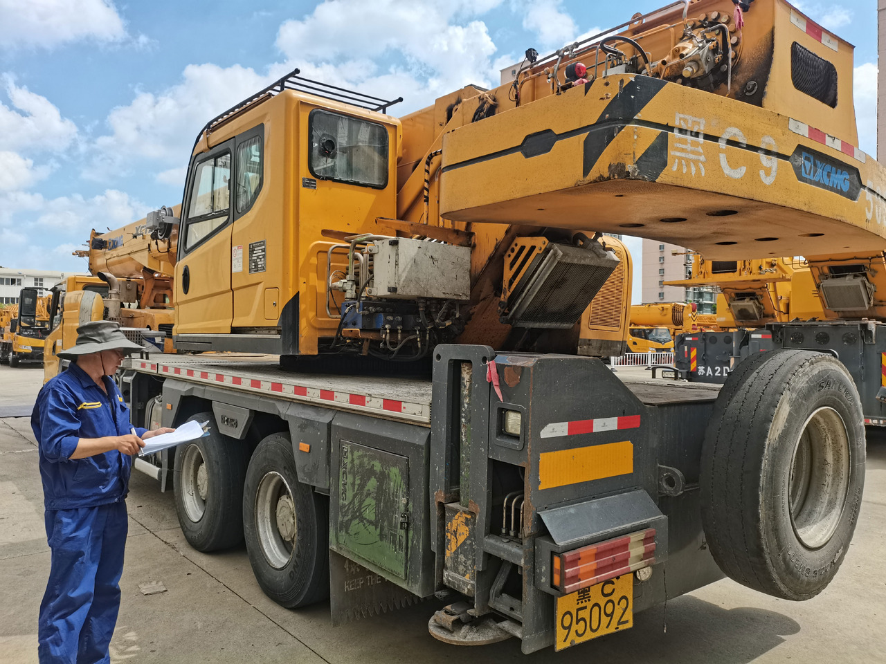 XCMG Manufacturer Second Hand Truck Crane 25 Tons XCT25L5 Mini Mobile Crane With Best Sale - Autodizalica: slika 3 XCMG Manufacturer Second Hand Truck Crane 25 Tons XCT25L5 Mini Mobile Crane With Best Sale - Autodizalica: slika 3