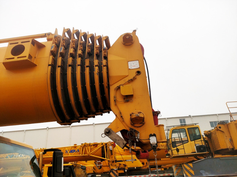 XCMG Official 130t Second Hand All Terrain Mobile Crane XCA130L8C Hydraulic Arm Crane Price List - Autokran za sve terene: slika 5 XCMG Official 130t Second Hand All Terrain Mobile Crane XCA130L8C Hydraulic Arm Crane Price List - Autokran za sve terene: slika 5