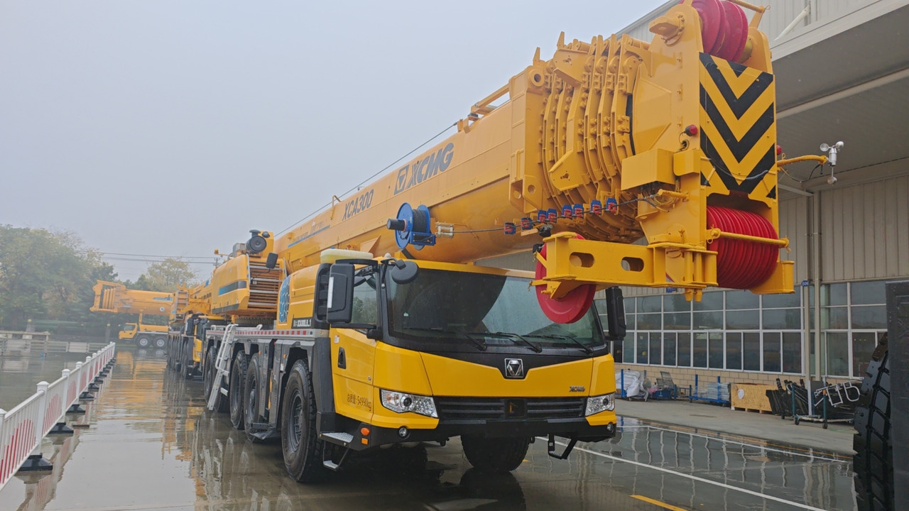 XCMG Official 2024 Year Pick Up Truck Crane 300t XCA300L8_1 Mobile All Terrain Crane Price - Autokran za sve terene: slika 2 XCMG Official 2024 Year Pick Up Truck Crane 300t XCA300L8_1 Mobile All Terrain Crane Price - Autokran za sve terene: slika 2