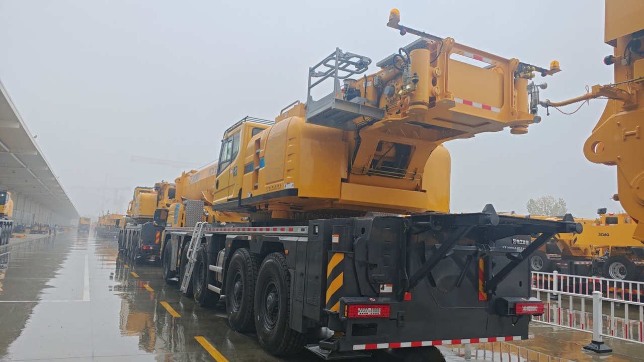 XCMG Official 2024 Year Pick Up Truck Crane 300t XCA300L8_1 Mobile All Terrain Crane Price - Autokran za sve terene: slika 4 XCMG Official 2024 Year Pick Up Truck Crane 300t XCA300L8_1 Mobile All Terrain Crane Price - Autokran za sve terene: slika 4