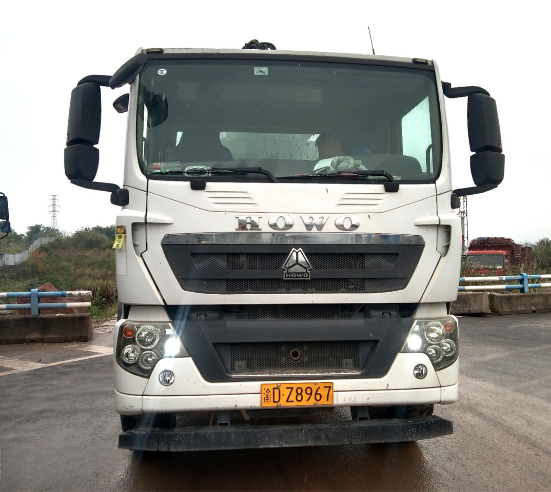 XCMG Official Concrete Machinery HB37V 37m Used Concrete Pump Truck With High Quality - Auto pumpa za beton: slika 2 XCMG Official Concrete Machinery HB37V 37m Used Concrete Pump Truck With High Quality - Auto pumpa za beton: slika 2