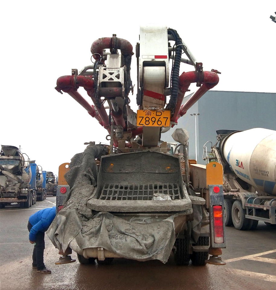 XCMG Official Concrete Machinery HB37V 37m Used Concrete Pump Truck With High Quality - Auto pumpa za beton: slika 4 XCMG Official Concrete Machinery HB37V 37m Used Concrete Pump Truck With High Quality - Auto pumpa za beton: slika 4