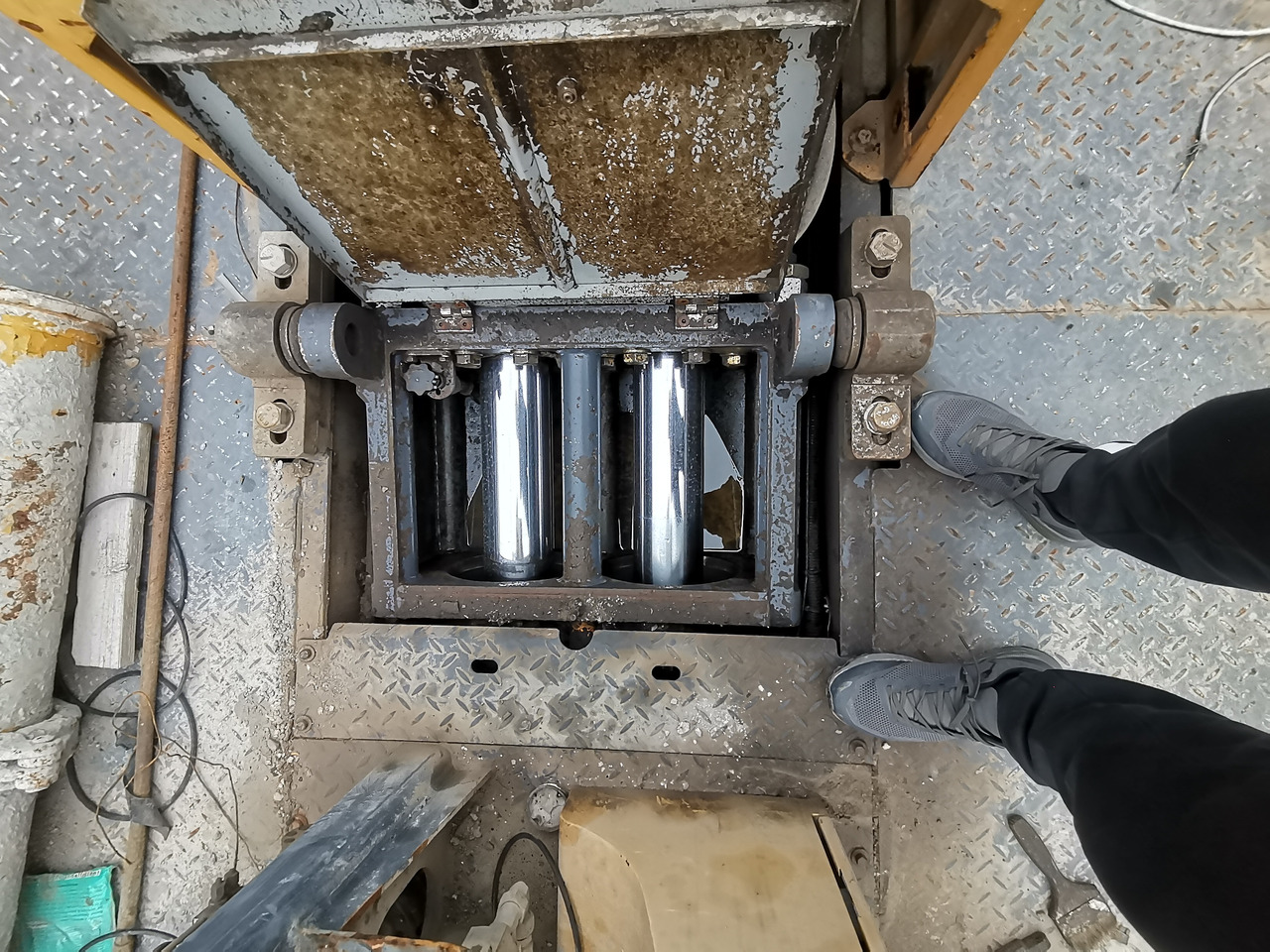 XCMG Official Construction Building Machine HBC10022V Used Truck Mounted Line Concrete Pump Price - Mašina za beton: slika 5 XCMG Official Construction Building Machine HBC10022V Used Truck Mounted Line Concrete Pump Price - Mašina za beton: slika 5