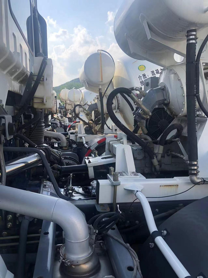 Mikser za beton XCMG Official G12V Used Cement Mixer Truck Second Hand Diesel Concrete Mixer Truck: slika 6