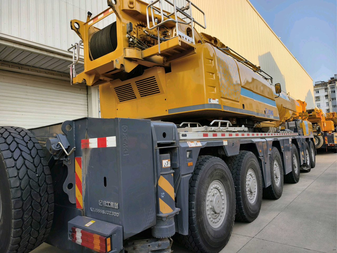 XCMG Official High Quality XCA300-1 Mobile Truck Crane 300 Ton Second Hand All Terrain Cranes - Autokran za sve terene: slika 4 XCMG Official High Quality XCA300-1 Mobile Truck Crane 300 Ton Second Hand All Terrain Cranes - Autokran za sve terene: slika 4