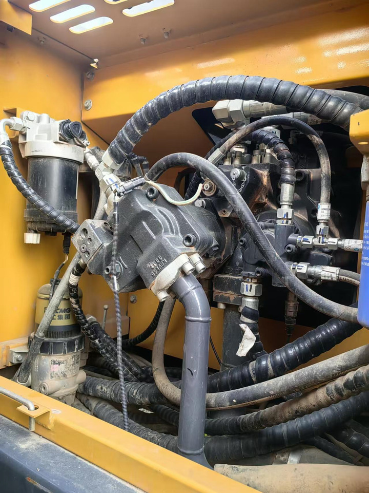XCMG Official Second Hand Rotary Drill Machine XR160E Small Crawler Drill Rig Hot Sale - Veliki kamon za bušenje: slika 3 XCMG Official Second Hand Rotary Drill Machine XR160E Small Crawler Drill Rig Hot Sale - Veliki kamon za bušenje: slika 3