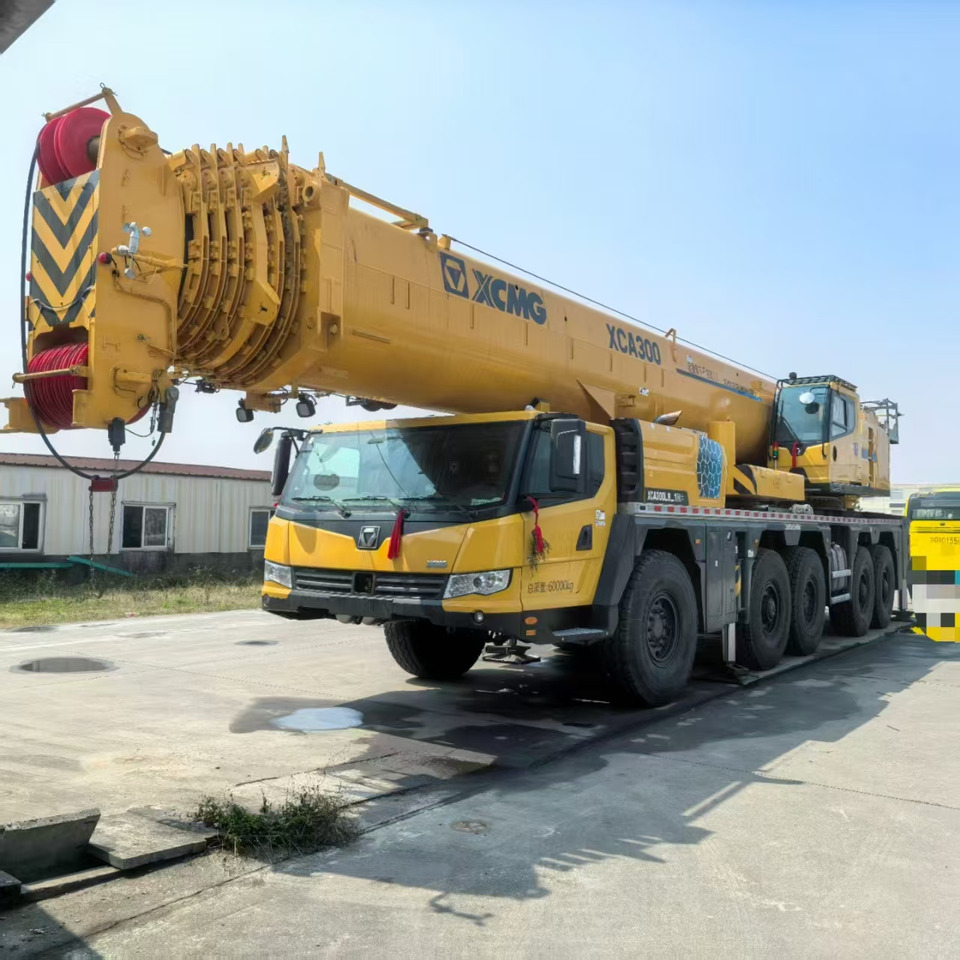 XCMG Official Second Hand Truck Mounted Crane XCA300L8_1 300 ton Mobile Crane Price - Autokran za sve terene: slika 4 XCMG Official Second Hand Truck Mounted Crane XCA300L8_1 300 ton Mobile Crane Price - Autokran za sve terene: slika 4