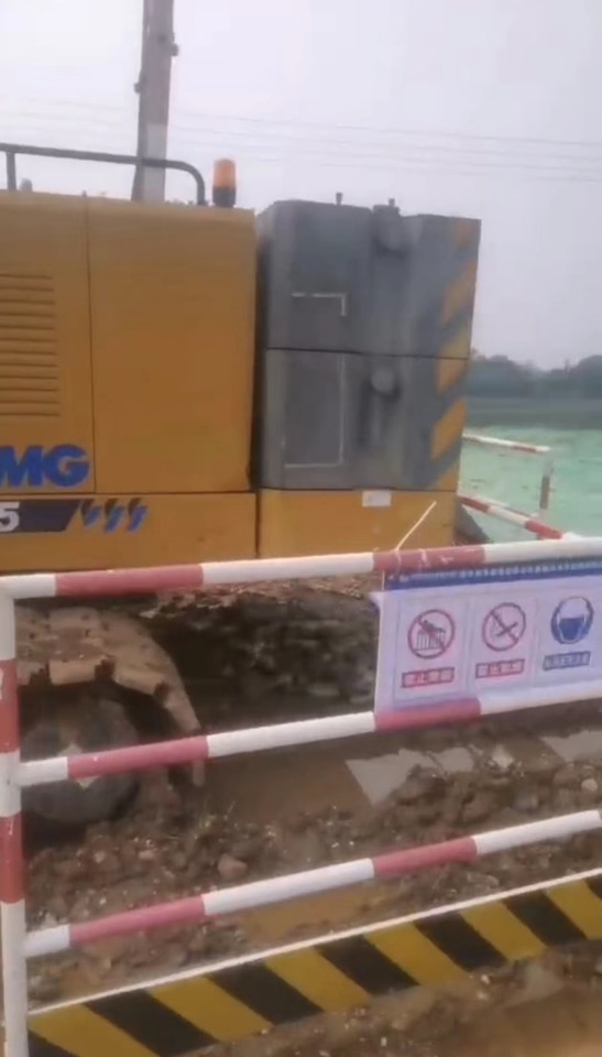 XCMG Official Used 55 Ton Crawler Crane XGC55 Second Hand Small Hydraulic Mobile Crane With High Quality - Kran guseničar: slika 4 XCMG Official Used 55 Ton Crawler Crane XGC55 Second Hand Small Hydraulic Mobile Crane With High Quality - Kran guseničar: slika 4