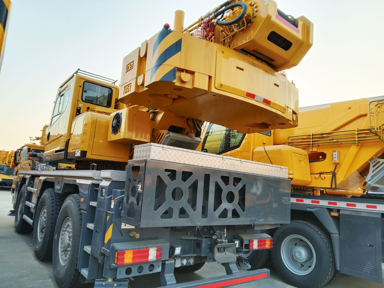 XCMG Official Used Electric Truck Crane XCA60-EV 60 Ton Electric Mobile Crane Price - Autokran za sve terene: slika 3 XCMG Official Used Electric Truck Crane XCA60-EV 60 Ton Electric Mobile Crane Price - Autokran za sve terene: slika 3