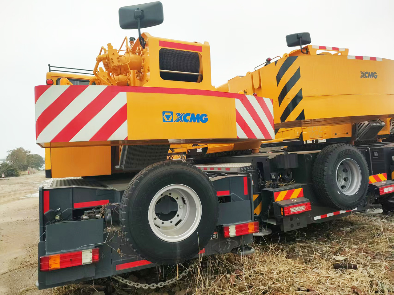 XCMG Official Used Truck Crane 25 ton XCT25L4-Y Hydraulic Arm Mobile Crane Price - Autodizalica: slika 3 XCMG Official Used Truck Crane 25 ton XCT25L4-Y Hydraulic Arm Mobile Crane Price - Autodizalica: slika 3