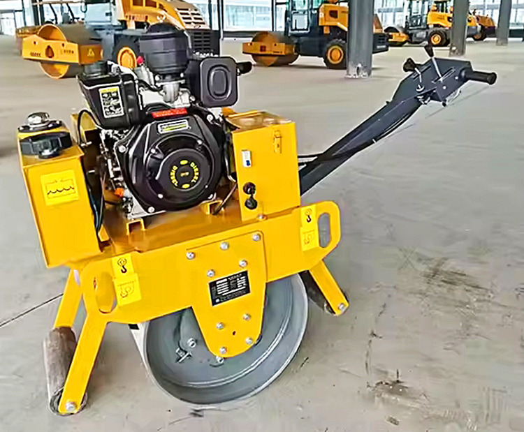 XCMG XMR030 small mini light single drum vibratory road roller - Mini valjak: slika 3 XCMG XMR030 small mini light single drum vibratory road roller - Mini valjak: slika 3