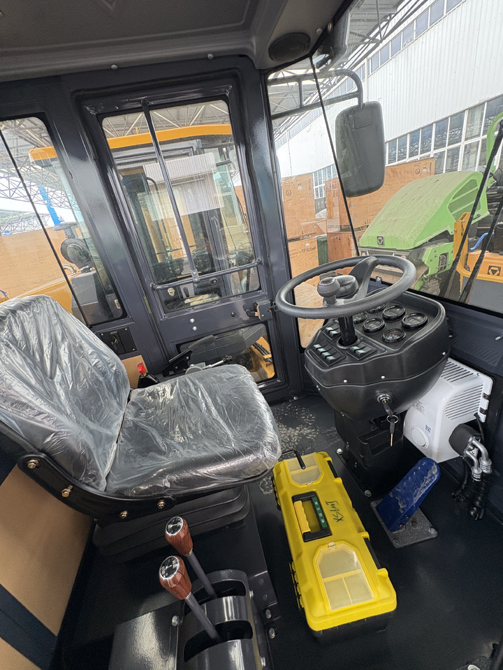 Valjak za puteve XCMG XS600J 6 ton small single drum Vibratory road Roller: slika 10