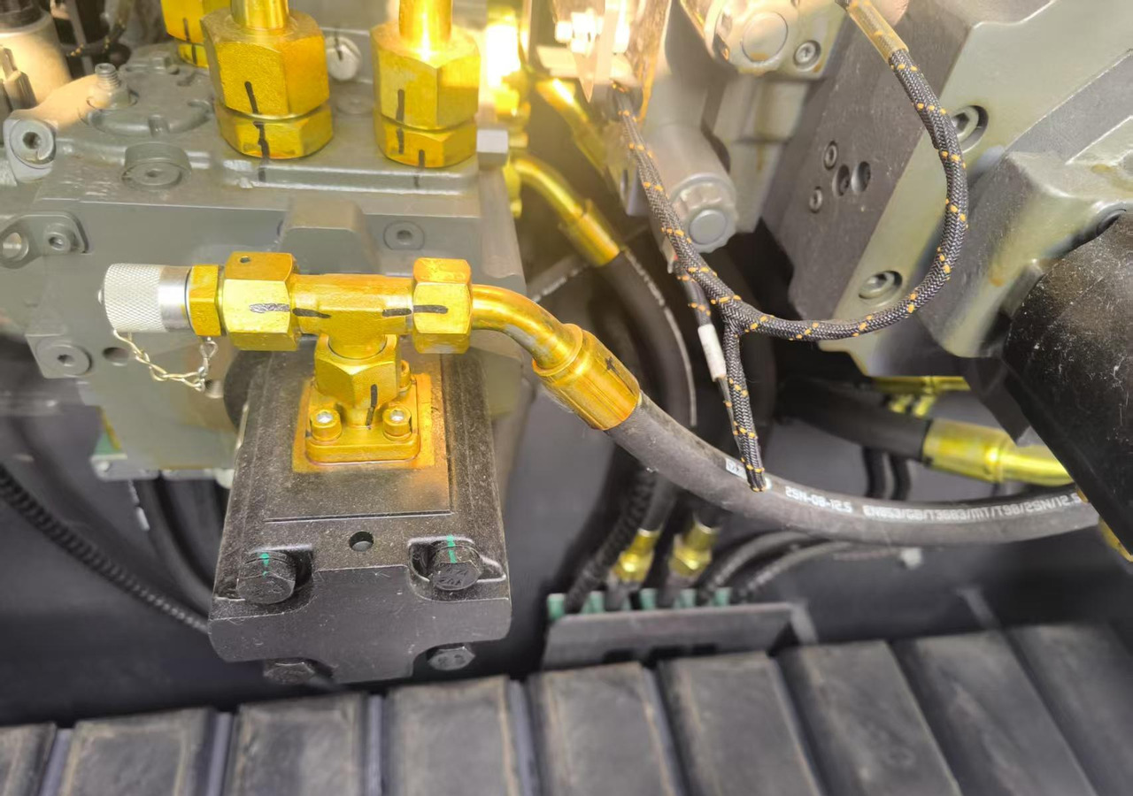 XCMG official used asphalt paver RP905IV Concrete machine - Asfaltni finišer: slika 3 XCMG official used asphalt paver RP905IV Concrete machine - Asfaltni finišer: slika 3