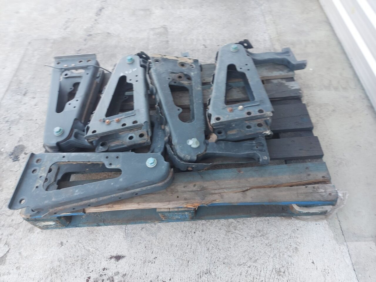 Cabin suspension A   Mercedes-Benz ACTROS MP4 truck - Oslanjanje kabine za Kamion: slika 4 Cabin suspension A   Mercedes-Benz ACTROS MP4 truck - Oslanjanje kabine za Kamion: slika 4