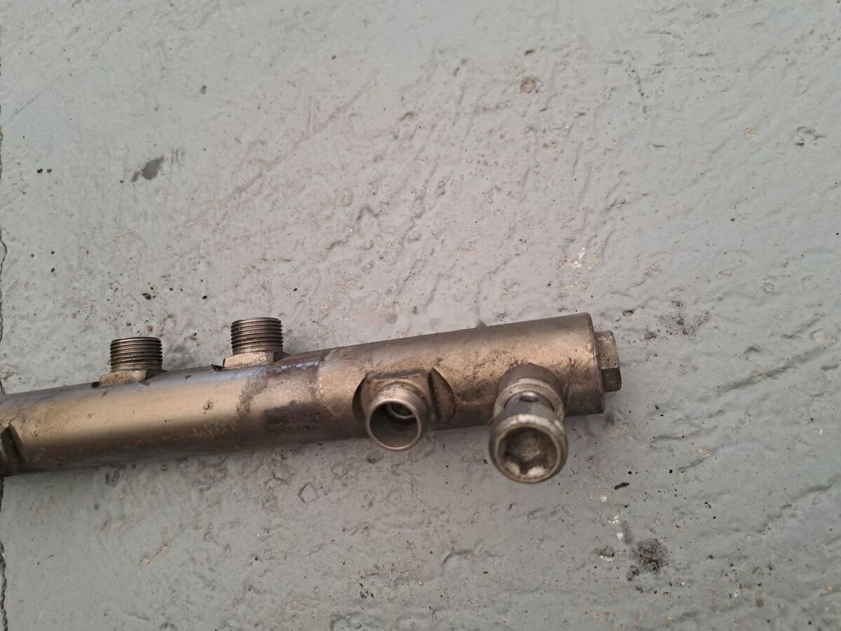 Commonrail pressure pipe Mercedes-Benz ACTROS MP4 A4710780245 Mercedes-Benz ACTROS MP4 truck - Sistem goriva za Kamion: slika 2 Commonrail pressure pipe Mercedes-Benz ACTROS MP4 A4710780245 Mercedes-Benz ACTROS MP4 truck - Sistem goriva za Kamion: slika 2