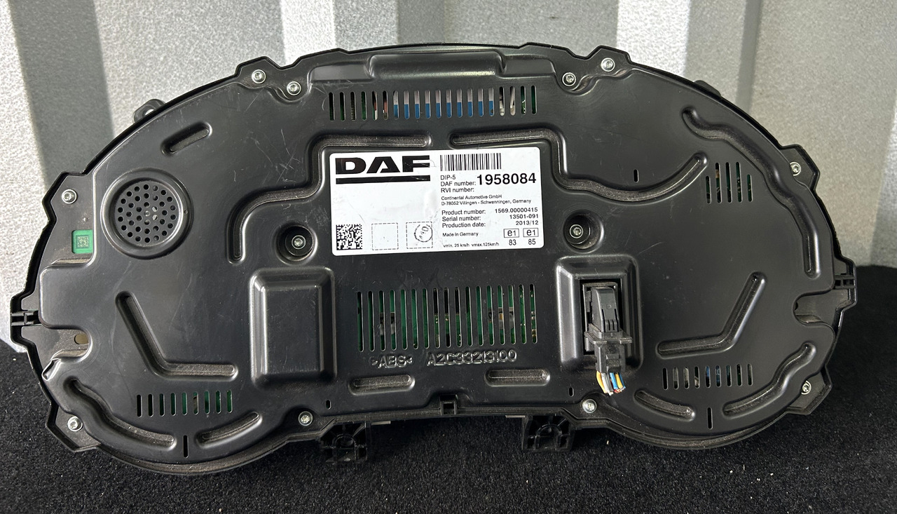 DAF DAF XF 106 CLOCK COUNTER 1958084 - Komandna tabla: slika 2 DAF DAF XF 106 CLOCK COUNTER 1958084 - Komandna tabla: slika 2