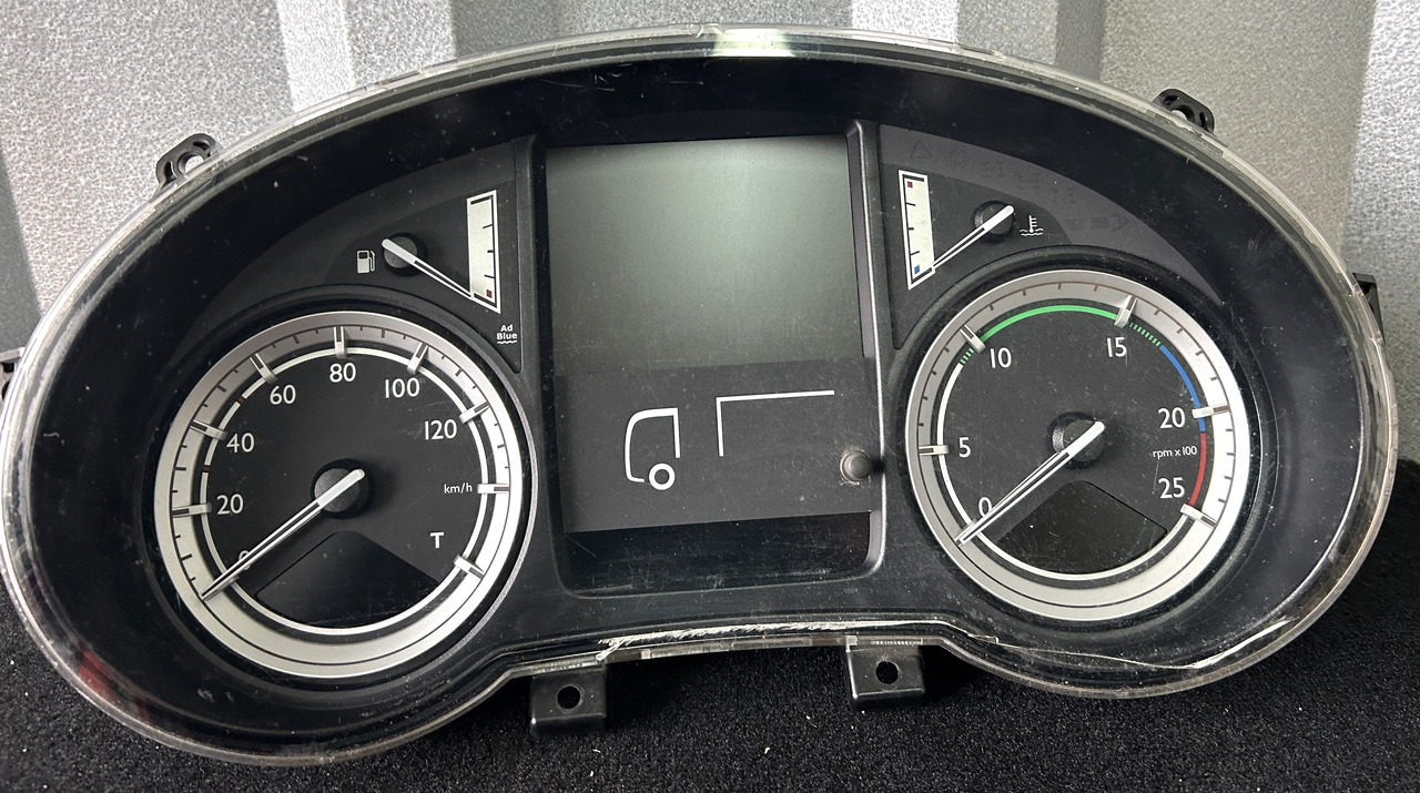 DAF DAF XF 106 CLOCK COUNTER 1958084 - Komandna tabla: slika 1 DAF DAF XF 106 CLOCK COUNTER 1958084 - Komandna tabla: slika 1