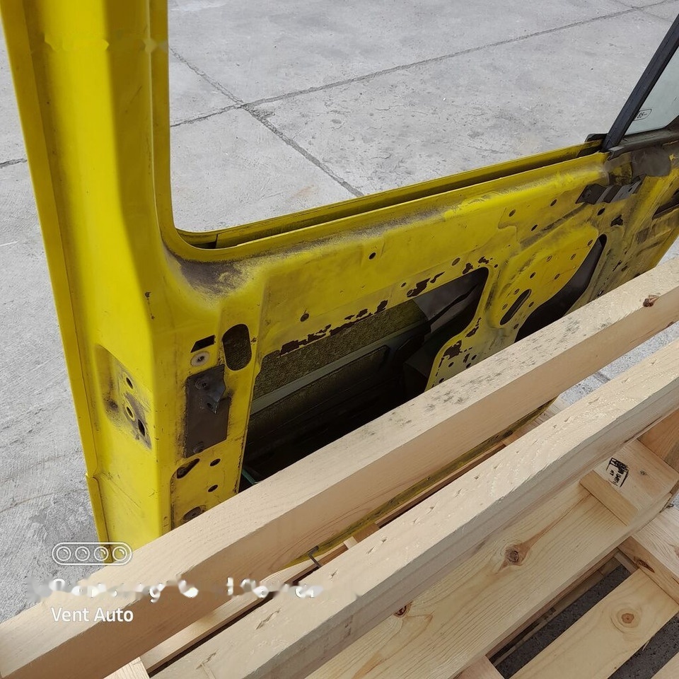 DAF XF 105   DAF LEWE truck - Vrata i delovi za Kamion: slika 4 DAF XF 105   DAF LEWE truck - Vrata i delovi za Kamion: slika 4