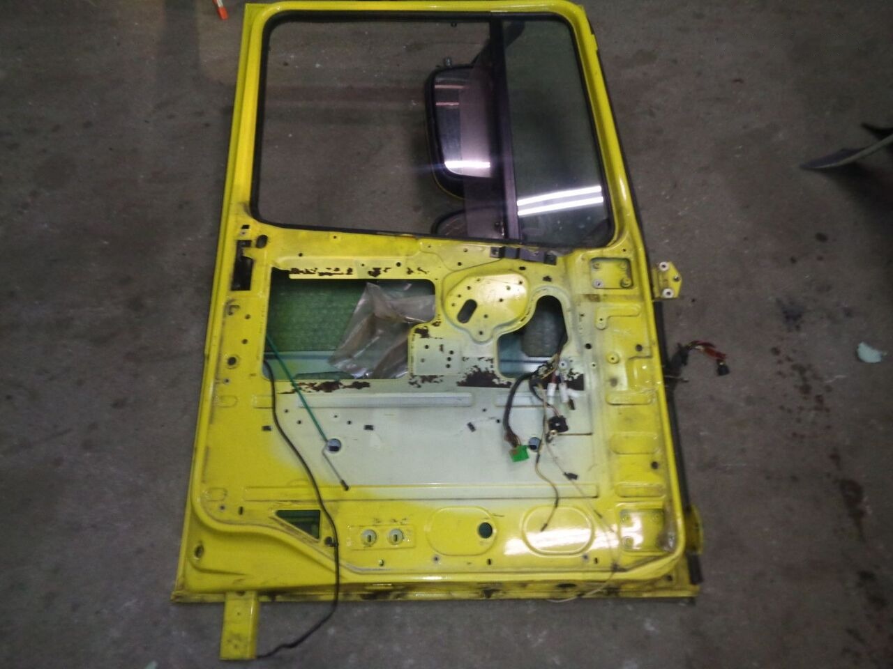 DAF XF 105 L   DAF XF 105 truck - Vrata i delovi za Kamion: slika 4 DAF XF 105 L   DAF XF 105 truck - Vrata i delovi za Kamion: slika 4