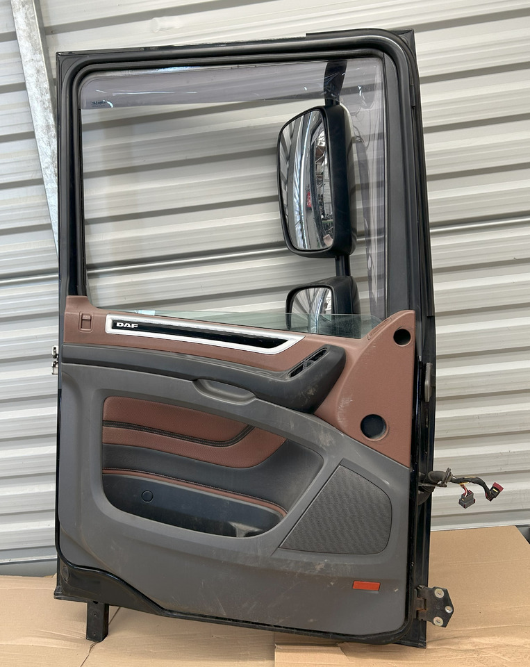 DAF XF 106 DOOR LEFT WITH MIRROR - Vrata i delovi: slika 4 DAF XF 106 DOOR LEFT WITH MIRROR - Vrata i delovi: slika 4