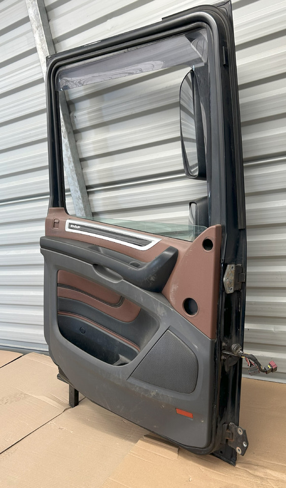 DAF XF 106 DOOR LEFT WITH MIRROR - Vrata i delovi: slika 5 DAF XF 106 DOOR LEFT WITH MIRROR - Vrata i delovi: slika 5