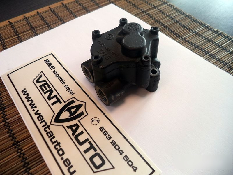 DAF ZF Kraftstoffpumpe ZF 7018955150 DAF XF 105 truck - Pumpa za gorivo za Kamion: slika 3 DAF ZF Kraftstoffpumpe ZF 7018955150 DAF XF 105 truck - Pumpa za gorivo za Kamion: slika 3