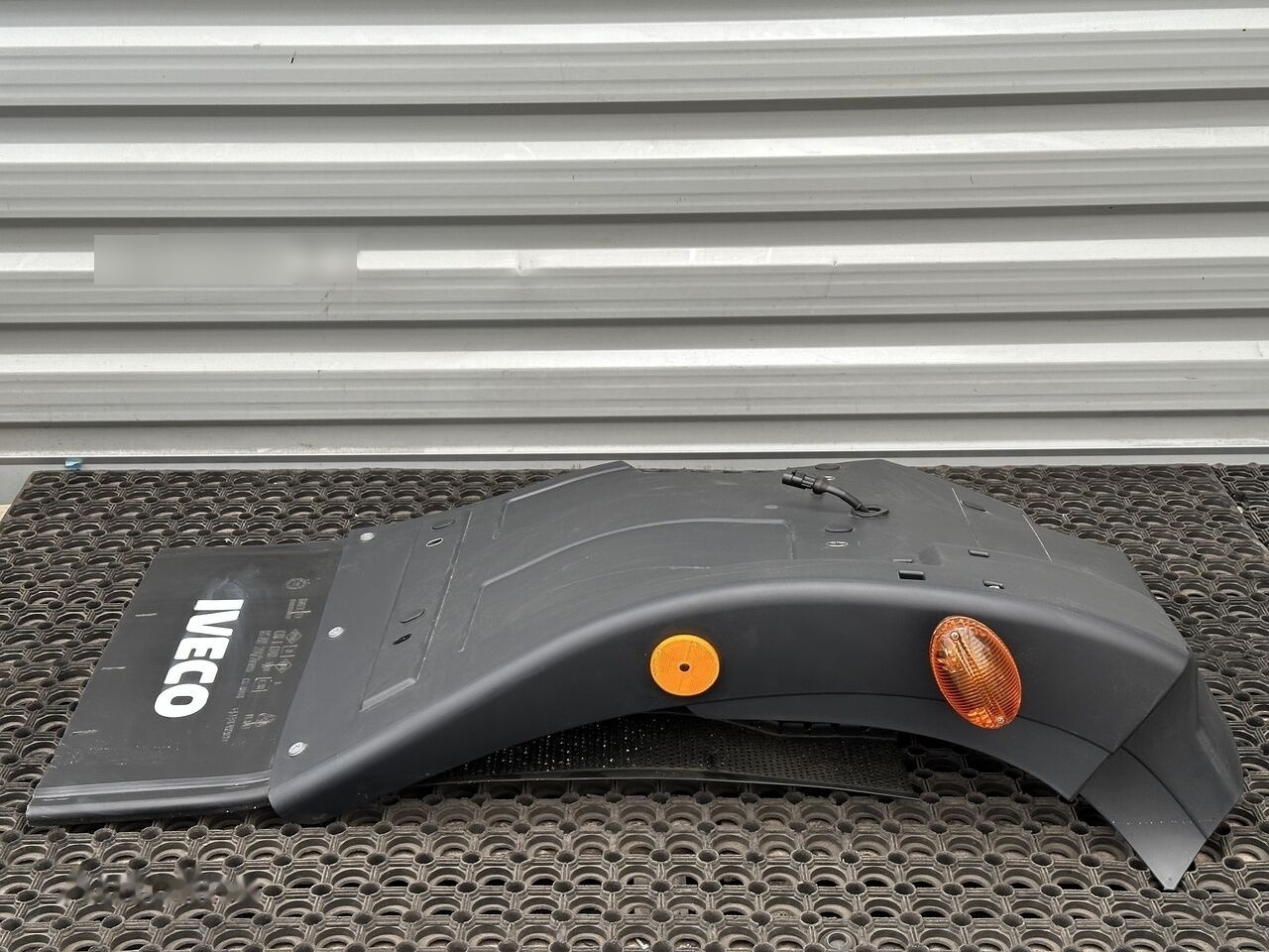 IVECO EUROCARGO 5801551254 IVECO 5801551254 R - Blatobran za Kamion: slika 2 IVECO EUROCARGO 5801551254 IVECO 5801551254 R - Blatobran za Kamion: slika 2