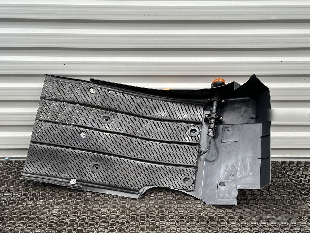 IVECO EUROCARGO 5801551254 IVECO 5801551254 R - Blatobran za Kamion: slika 4 IVECO EUROCARGO 5801551254 IVECO 5801551254 R - Blatobran za Kamion: slika 4