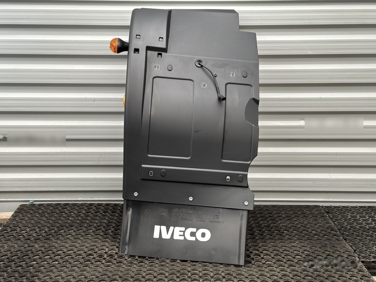 IVECO EUROCARGO 5801551258 - Blatobran za Kamion: slika 1 IVECO EUROCARGO 5801551258 - Blatobran za Kamion: slika 1