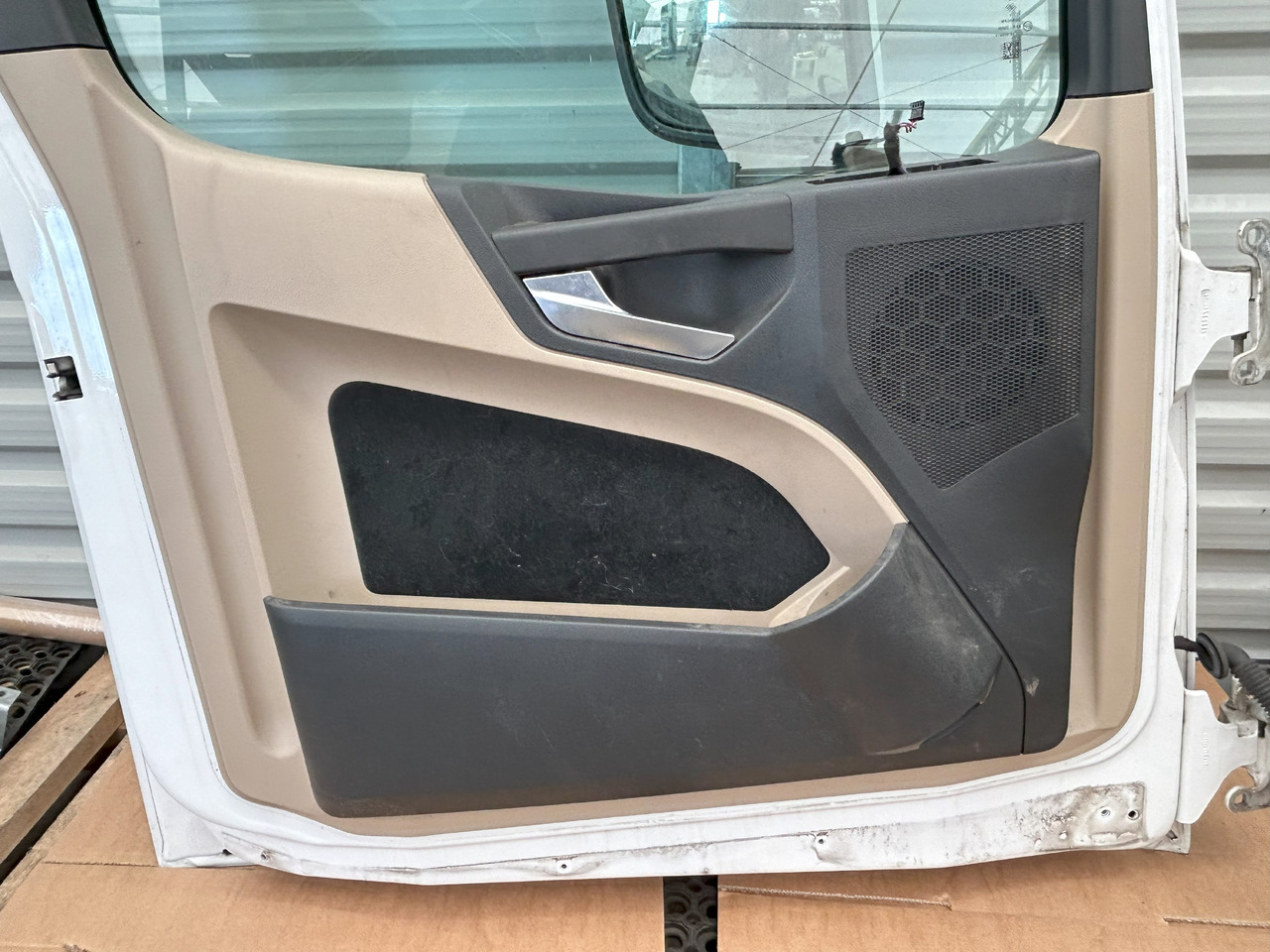 Vrata i delovi MERCEDES ACTROS MP4 DOOR LEFT WITH MIRROR: slika 6