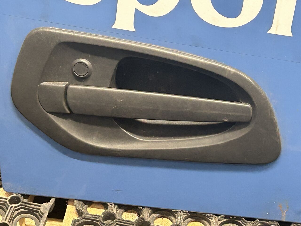 MERCEDES ACTROS MP4 DOOR RIGHT EITH RAMP MIRROR - Vrata i delovi: slika 2 MERCEDES ACTROS MP4 DOOR RIGHT EITH RAMP MIRROR - Vrata i delovi: slika 2