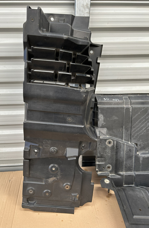 MERCEDES-BENZ ACTROS MP4 BIGSPACE ENGINE SOUNDPROOFING COVER KIT - Karoserija i eksterijer za Kamion: slika 2 MERCEDES-BENZ ACTROS MP4 BIGSPACE ENGINE SOUNDPROOFING COVER KIT - Karoserija i eksterijer za Kamion: slika 2