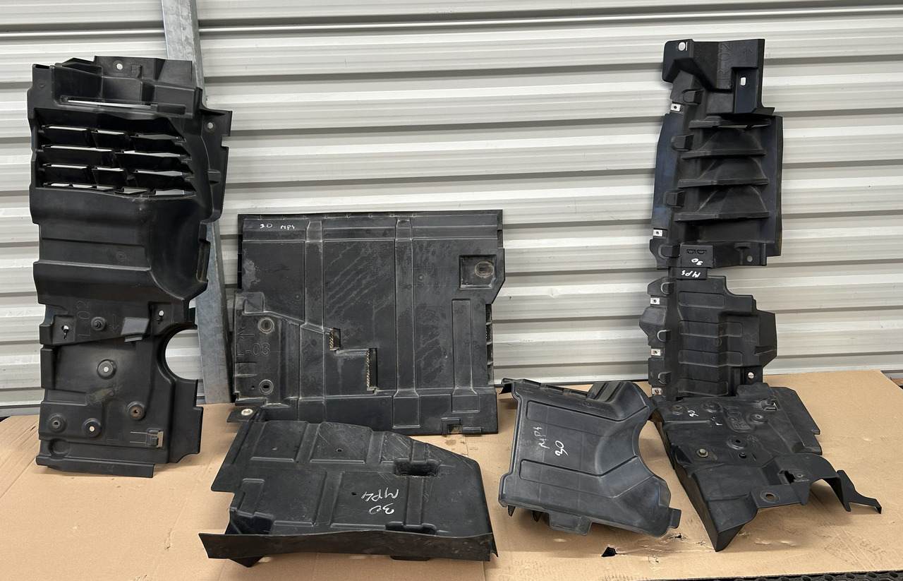 MERCEDES-BENZ ACTROS MP4 BIGSPACE ENGINE SOUNDPROOFING COVER KIT - Karoserija i eksterijer za Kamion: slika 1 MERCEDES-BENZ ACTROS MP4 BIGSPACE ENGINE SOUNDPROOFING COVER KIT - Karoserija i eksterijer za Kamion: slika 1