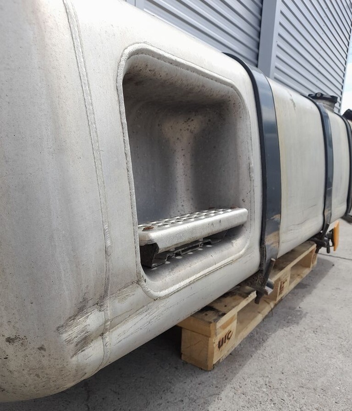 Mercedes-Benz ACTROS MP4 660L A9604703501 Mercedes-Benz truck - Rezervoar za gorivo za Kamion: slika 3 Mercedes-Benz ACTROS MP4 660L A9604703501 Mercedes-Benz truck - Rezervoar za gorivo za Kamion: slika 3