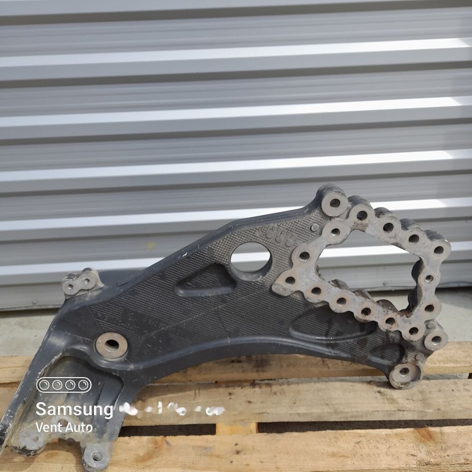 Mocowanie resora/ wspornik LEFT Mercedes-Benz ACTROS MP4 A9603223901  Mercedes-Benz A9603223901 - Oslanjanje kabine za Kamion: slika 1 Mocowanie resora/ wspornik LEFT Mercedes-Benz ACTROS MP4 A9603223901  Mercedes-Benz A9603223901 - Oslanjanje kabine za Kamion: slika 1