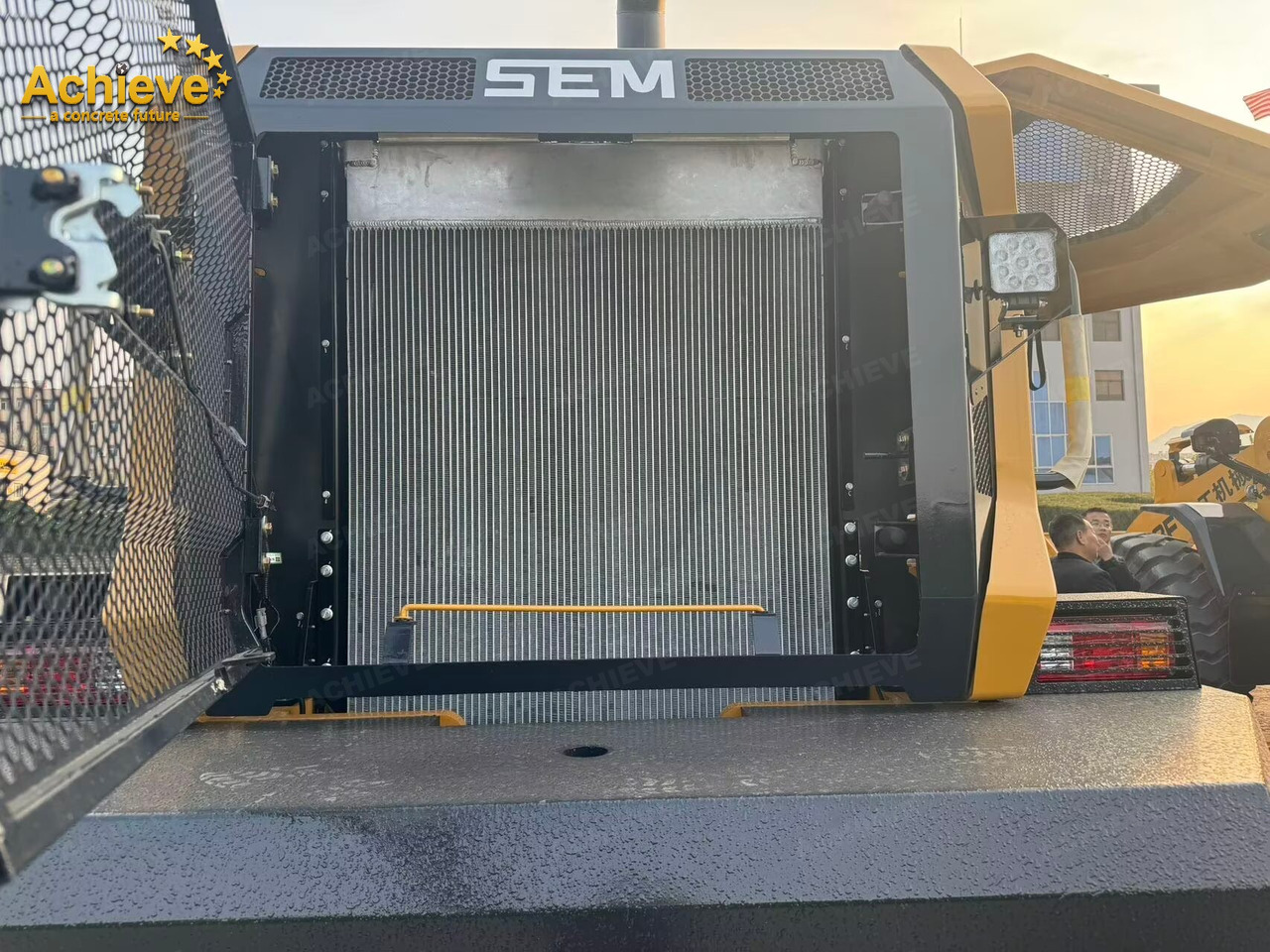 SEM SEM 665F Rated Payload: 5,500 kg Bucket Capacity: 2.6-5 m³ 17,385 kg【ACHIEVE】 TOP CONDITION!!! - Utovarivač točkaš: slika 3 SEM SEM 665F Rated Payload: 5,500 kg Bucket Capacity: 2.6-5 m³ 17,385 kg【ACHIEVE】 TOP CONDITION!!! - Utovarivač točkaš: slika 3
