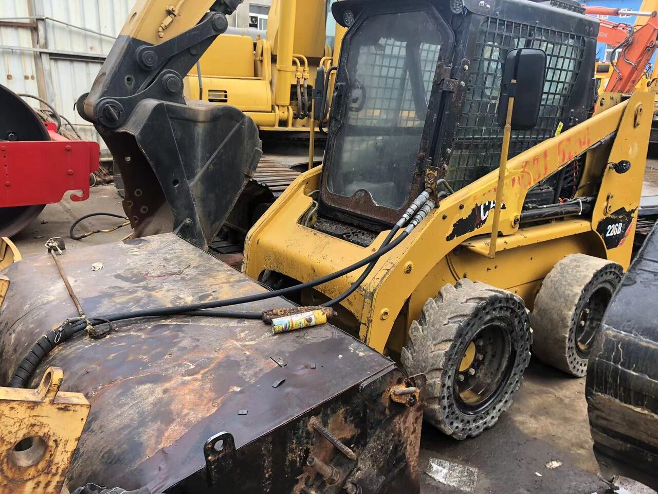 CATERPILLAR 226B 226C skid steer loader - Mini utovarivač: slika 1 CATERPILLAR 226B 226C skid steer loader - Mini utovarivač: slika 1