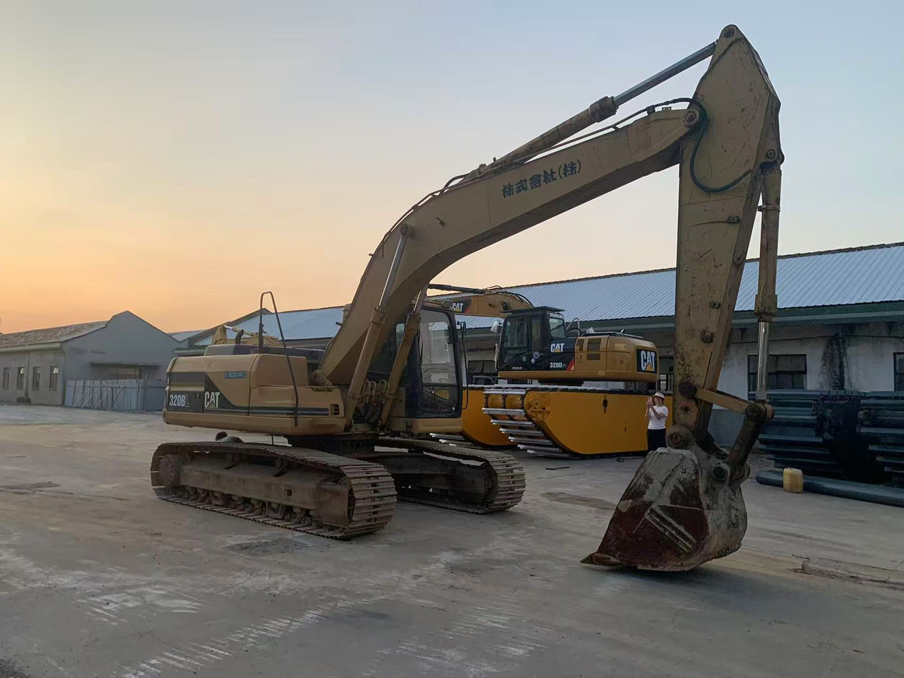 CATERPILLAR Tracked Excavator 20 ton Excavator CAT 320B, 320BL - Bager guseničar: slika 1 CATERPILLAR Tracked Excavator 20 ton Excavator CAT 320B, 320BL - Bager guseničar: slika 1