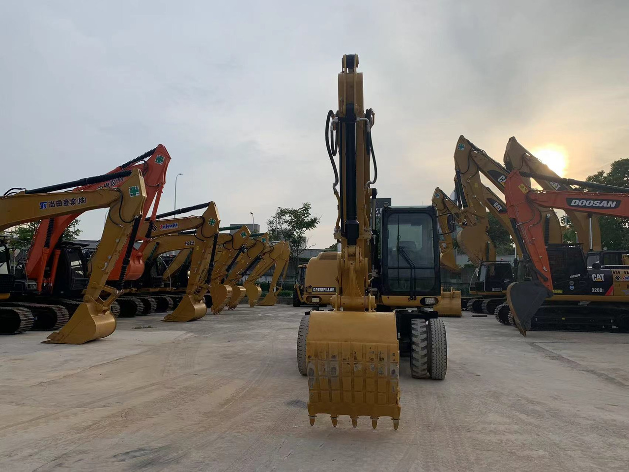 Caterpillar M315D Wheel Excavator Moving by Tires - Bager točkaš: slika 5 Caterpillar M315D Wheel Excavator Moving by Tires - Bager točkaš: slika 5
