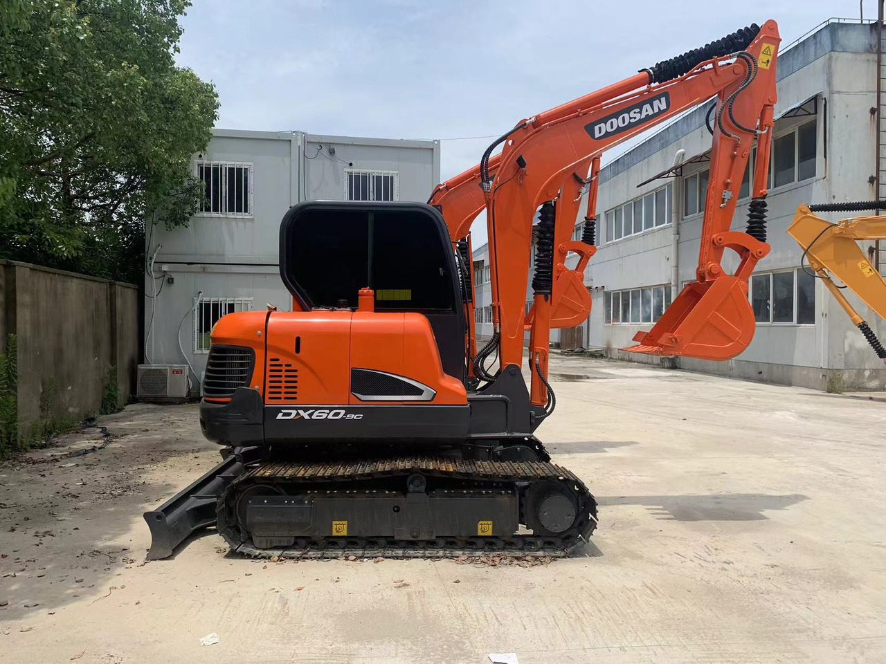 DOOSAN DX60 Good price 6 ton Small Excavator - Bager guseničar: slika 4 DOOSAN DX60 Good price 6 ton Small Excavator - Bager guseničar: slika 4