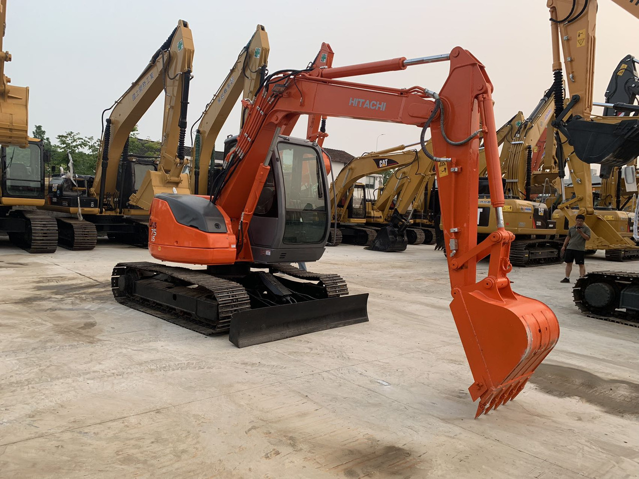 Hitachi Tracked Excavator ZX75 with Blade Dozer - Bager guseničar: slika 5 Hitachi Tracked Excavator ZX75 with Blade Dozer - Bager guseničar: slika 5