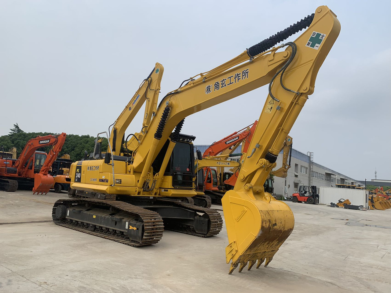 Komatsu PC240, PC220 Secondhand Excavator Good Price - Bager guseničar: slika 2 Komatsu PC240, PC220 Secondhand Excavator Good Price - Bager guseničar: slika 2