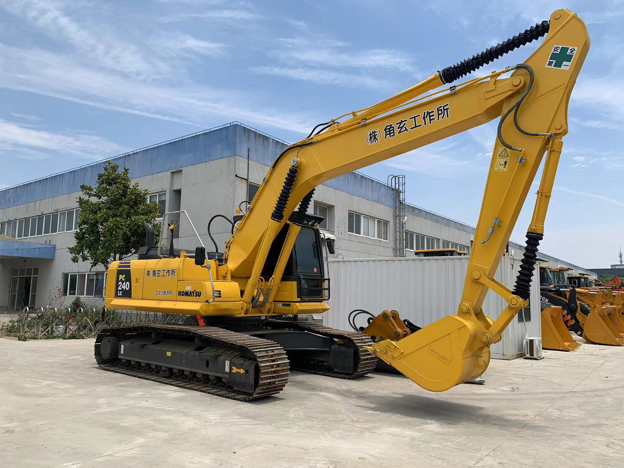 Komatsu PC240, PC220 Secondhand Excavator Good Price - Bager guseničar: slika 1 Komatsu PC240, PC220 Secondhand Excavator Good Price - Bager guseničar: slika 1