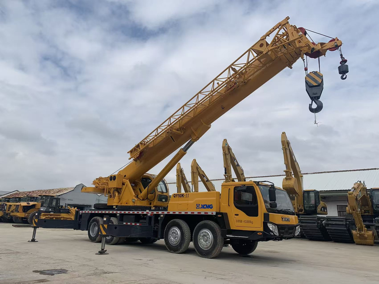 XCMG QY50K-2 Good Price 50 ton Truck Crane - Autodizalica: slika 1 XCMG QY50K-2 Good Price 50 ton Truck Crane - Autodizalica: slika 1
